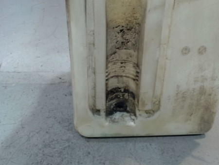 RESERVOIR LAVE-GLACE AVANT MITSUBISHI COLT