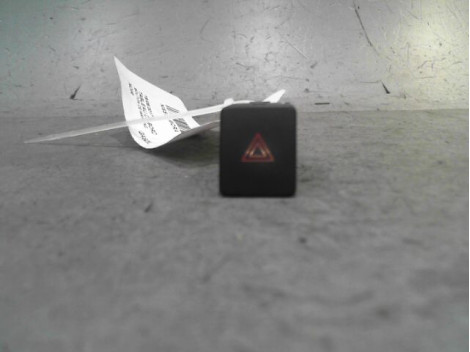 BOUTON DE WARNING NISSAN MICRA