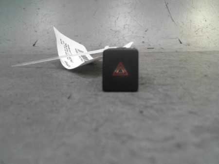 BOUTON DE WARNING NISSAN MICRA