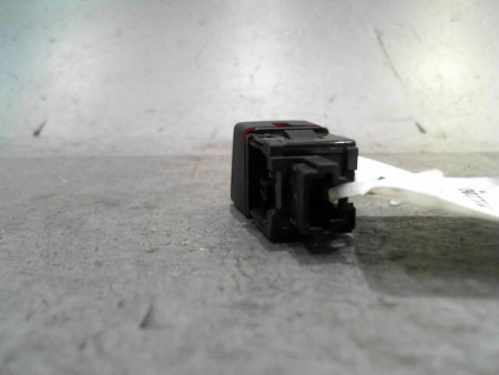 BOUTON DE WARNING NISSAN MICRA