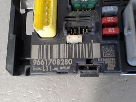 BOITE A FUSIBLES PEUGEOT 307