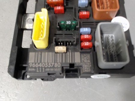 BOITE A FUSIBLES PEUGEOT 207