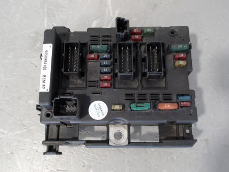 BOITE A FUSIBLES PEUGEOT 307