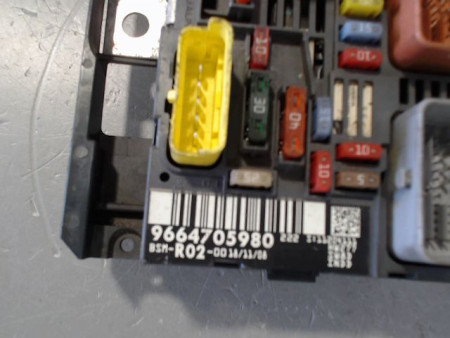BOITE A FUSIBLES CITROEN C4
