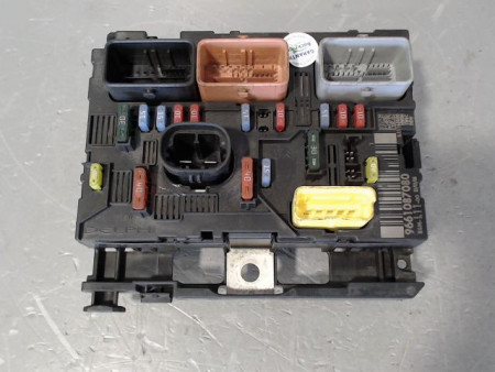 BOITE A FUSIBLES PEUGEOT 307