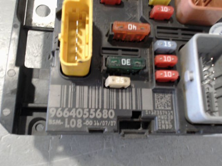 BOITE A FUSIBLES CITROEN C4