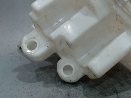 RESERVOIR LAVE-GLACE AVANT TOYOTA AURIS