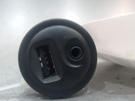 PORT USB/AUX PEUGEOT 208