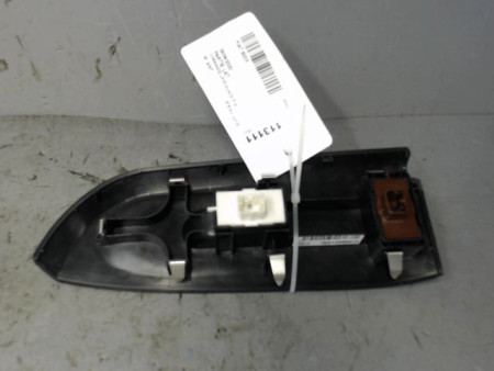 COMMANDE LEVE-GLACE PORTE AVD FIAT 500X