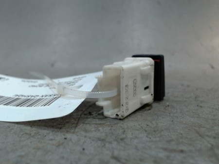 BOUTON DE WARNING NISSAN QASHQAI