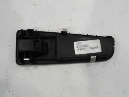 COMMANDE LEVE-GLACE PORTE AVD FIAT PUNTO