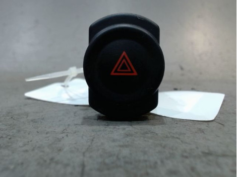 BOUTON DE WARNING DACIA DUSTER