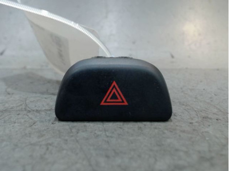 BOUTON DE WARNING NISSAN MICRA