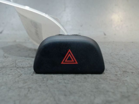 BOUTON DE WARNING NISSAN MICRA