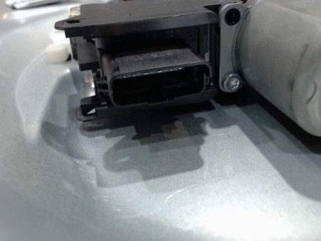 MECANISME+MOTEUR LEVE-GLACE ARRIERE DROIT KIA SORENTO