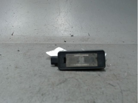 ECLAIREUR PLAQUE DE POLICE DROIT PEUGEOT 208
