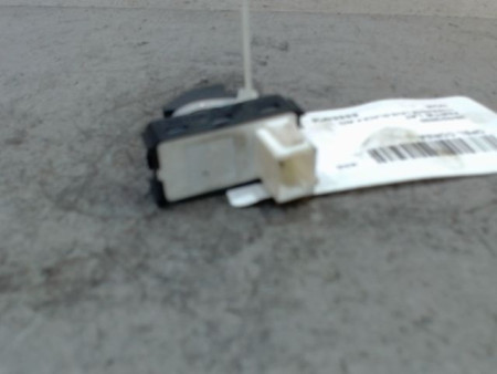 COMMANDE LEVE-GLACE PORTE AVD OPEL CORSA