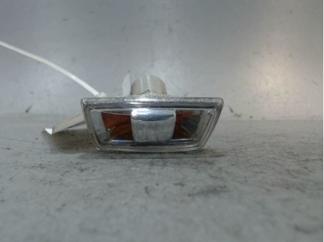 REPETITEUR AILE GAUCHE OPEL CORSA