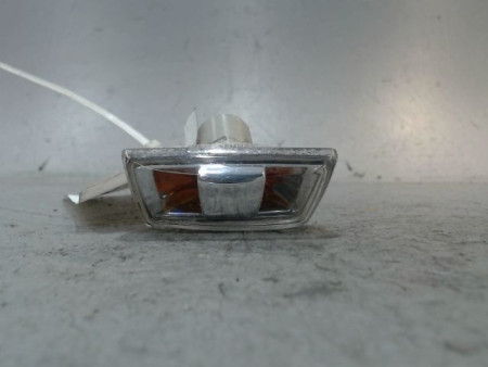 REPETITEUR AILE GAUCHE OPEL CORSA