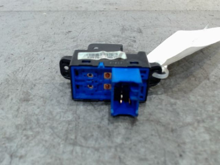 COMMANDE LEVE-GLACE PORTE AVD KIA RIO