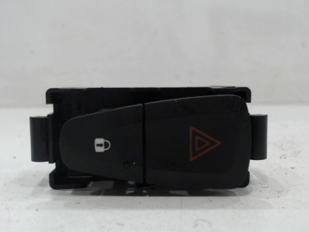 BOUTON DE WARNING RENAULT MEGANE 2013