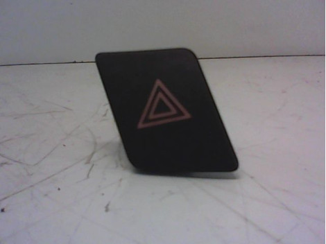 BOUTON DE WARNING TOYOTA YARIS