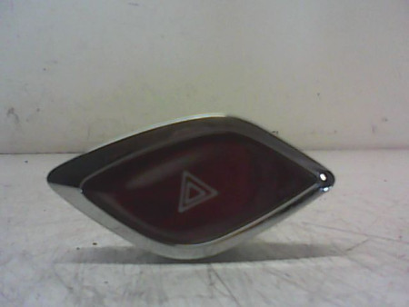 BOUTON DE WARNING CITROEN DS3 2010