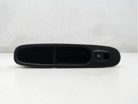 COMMANDE LEVE-GLACE PORTE AVD FIAT PUNTO