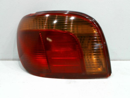 FEU ARRIERE GAUCHE  TOYOTA YARIS 2001