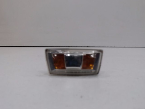 REPETITEUR AILE DROIT OPEL CORSA