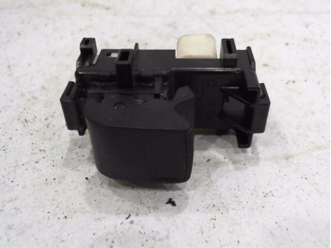 COMMANDE LEVE-GLACE PORTE AVD TOYOTA YARIS