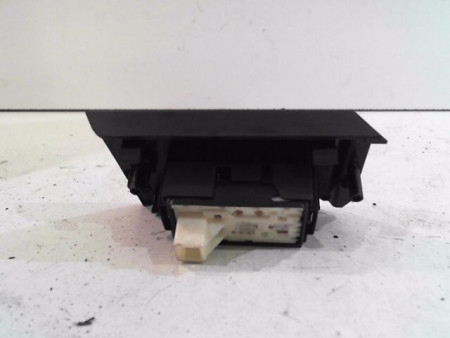 COMMANDE LEVE-GLACE PORTE ARD TOYOTA AURIS