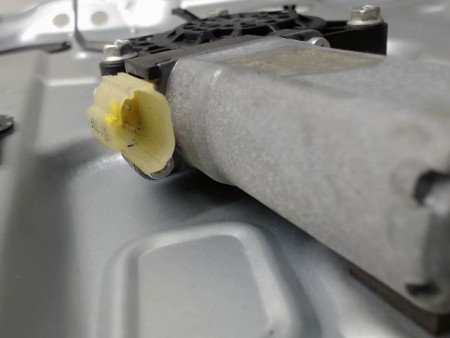MECANISME+MOTEUR LEVE-GLACE AVANT DROIT KIA CARENS