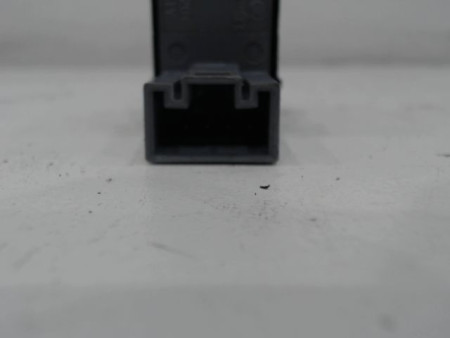COMMANDE LEVE-GLACE PORTE AVD SEAT IBIZA