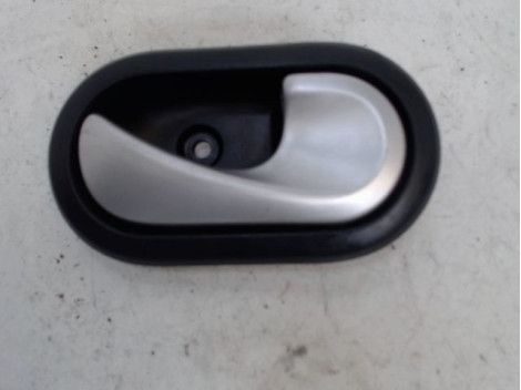 POIGNEE INTERIEURE PORTE AVANT DROIT DACIA SANDERO
