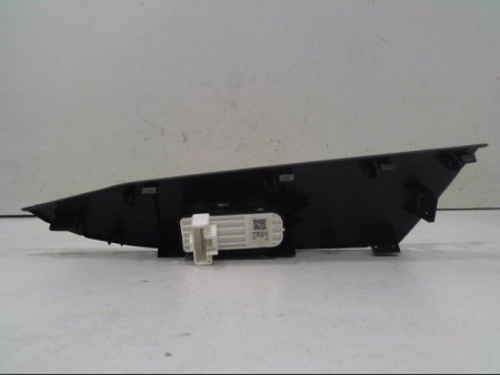 COMMANDE LEVE-GLACE PORTE AVD MAZDA 3
