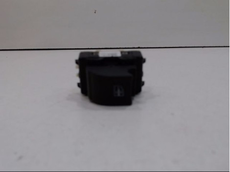 COMMANDE LEVE-GLACE PORTE ARD RENAULT CLIO