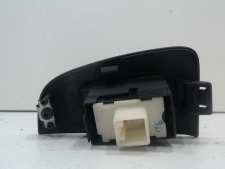 COMMANDE LEVE-GLACE PORTE AVD TOYOTA AVENSIS