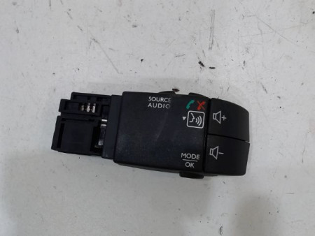 COMMANDE AUTORADIO DACIA SANDERO