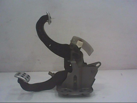 PEDALIER COMPLET PEUGEOT 206+ 2009-