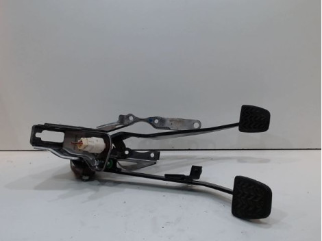 PEDALIER COMPLET PEUGEOT 107