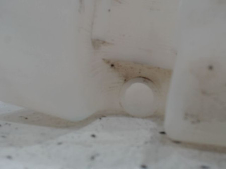 RESERVOIR LAVE-GLACE AVANT DACIA SANDERO